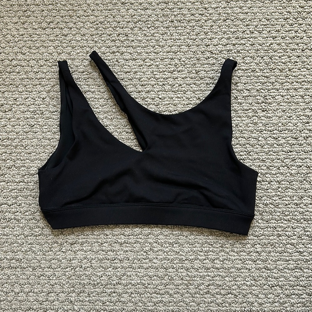 Alo Peak sports bra in black